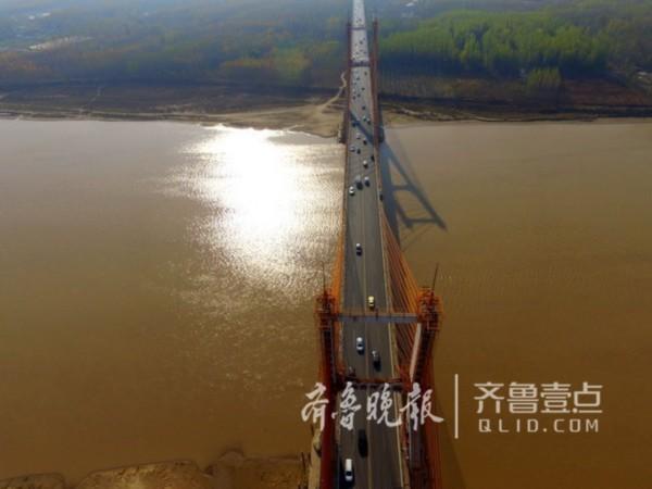 记者从山东省交通厅获悉,g104济南黄河公路大桥,g105平阴黄河公路大桥